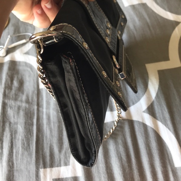 Fancy and stylish Guess clutch! - Picture 6 of 8